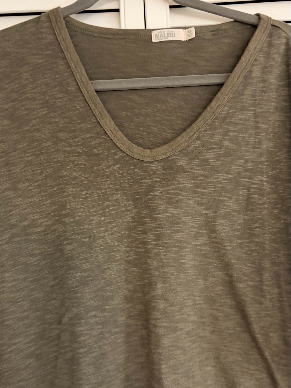 Barefoot Dreams Malibu Collection Slub V-Neck Tee Olive Extra Small